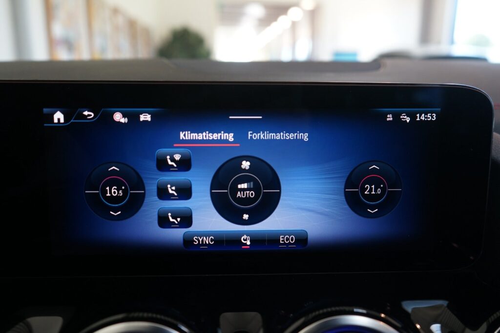 Mercedes EQA250+