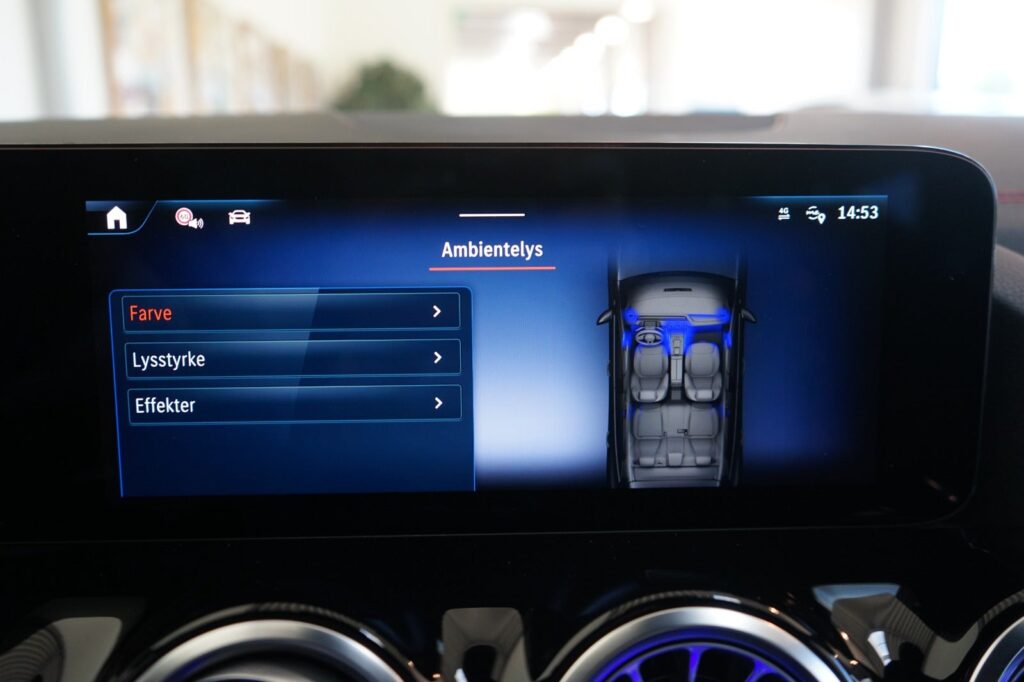 Mercedes EQA250+