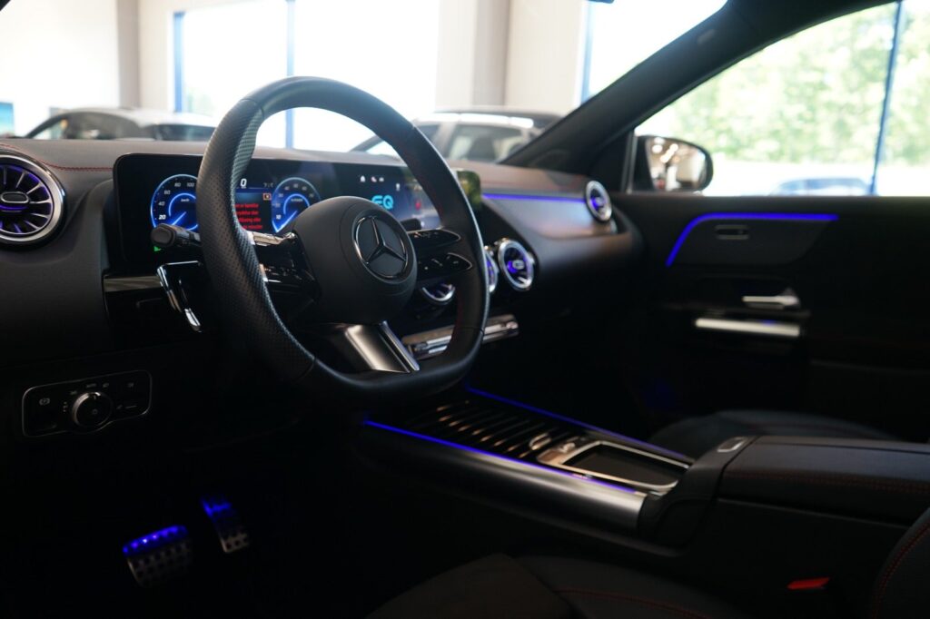 Mercedes EQA250+
