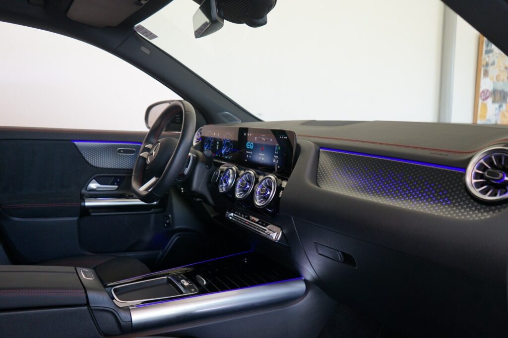 Mercedes EQA250+