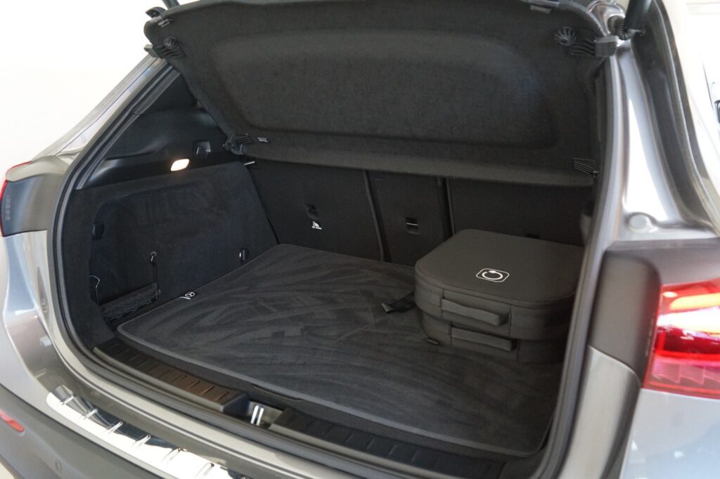 Mercedes EQA250+