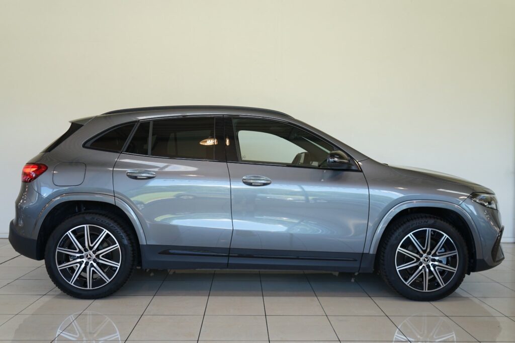 Mercedes EQA250+