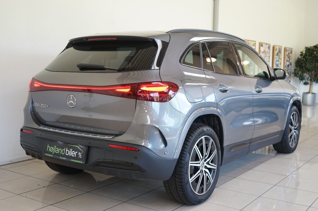 Mercedes EQA250+