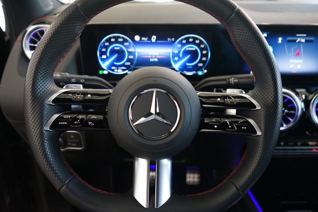 Mercedes EQA250+