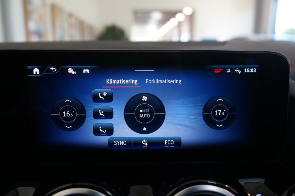Mercedes EQA250+