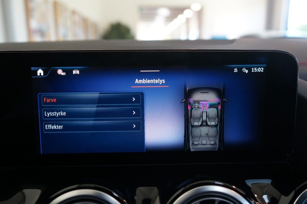 Mercedes EQA250+