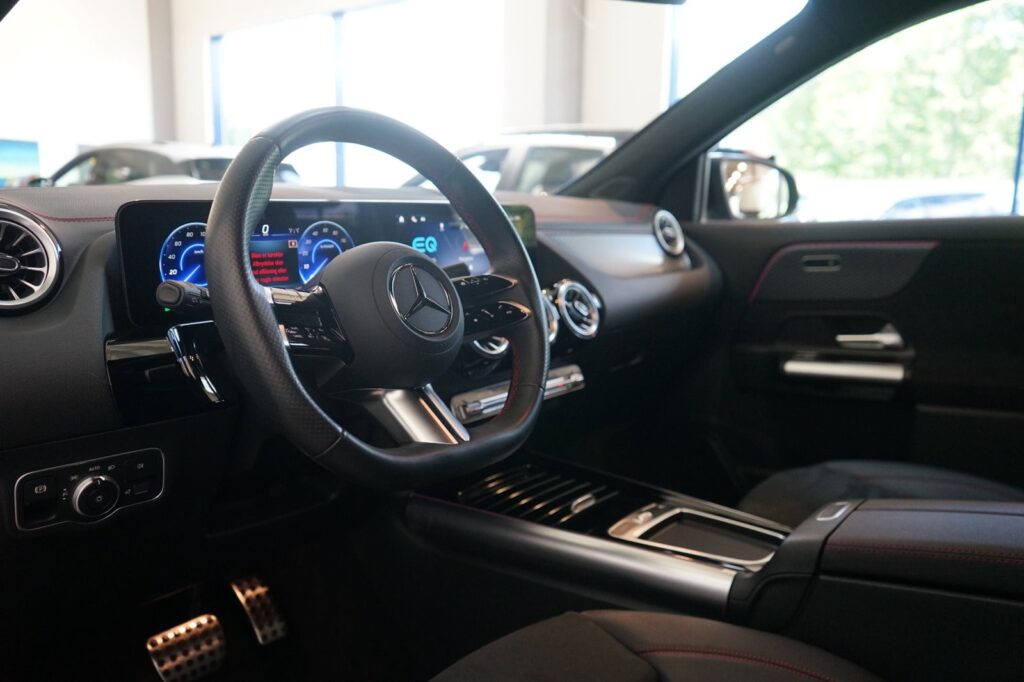 Mercedes EQA250+