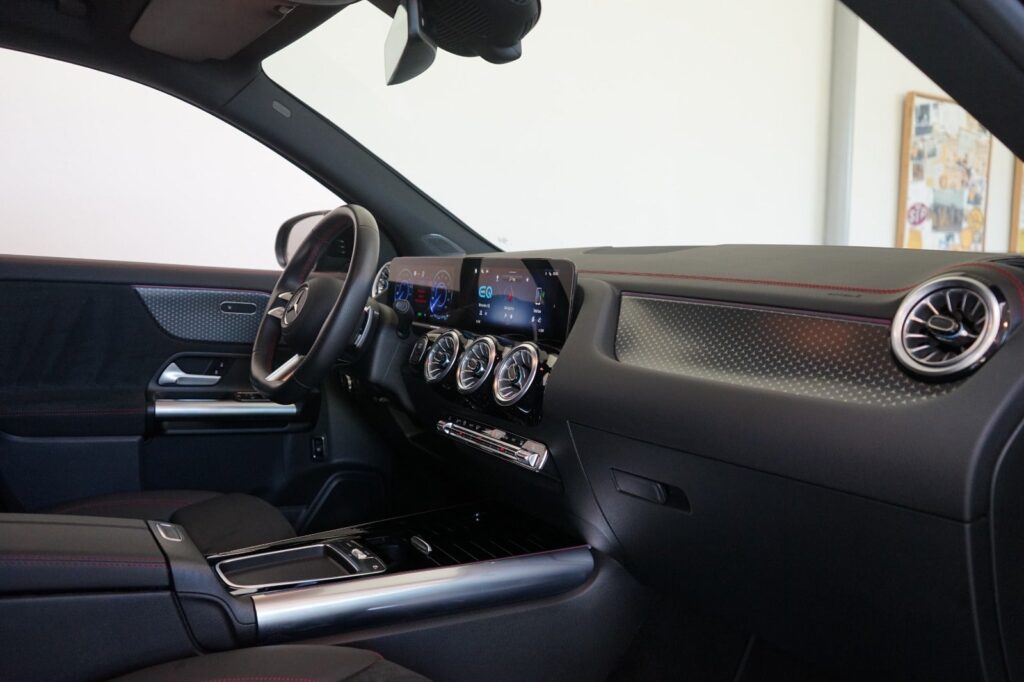 Mercedes EQA250+