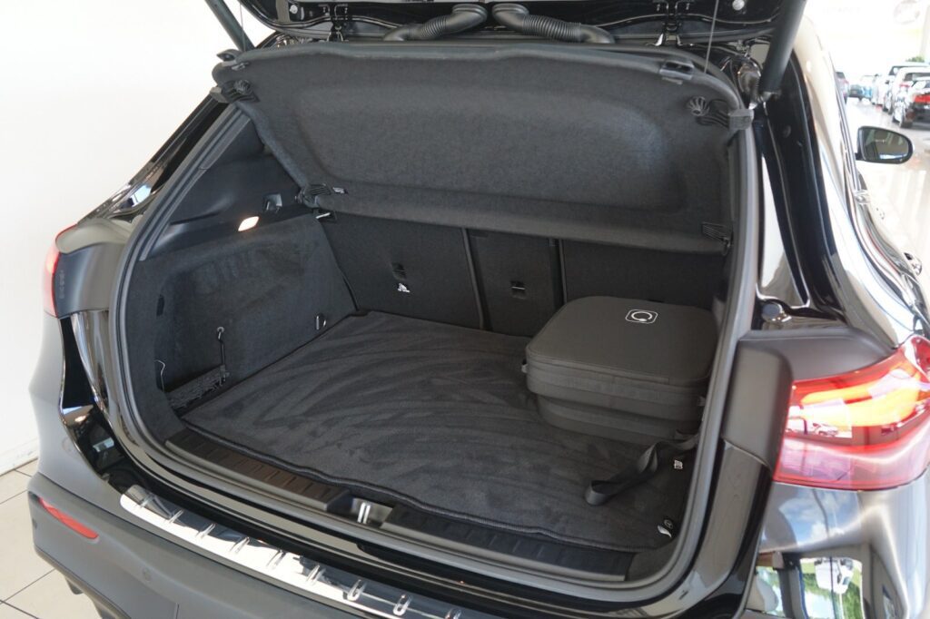 Mercedes EQA250+