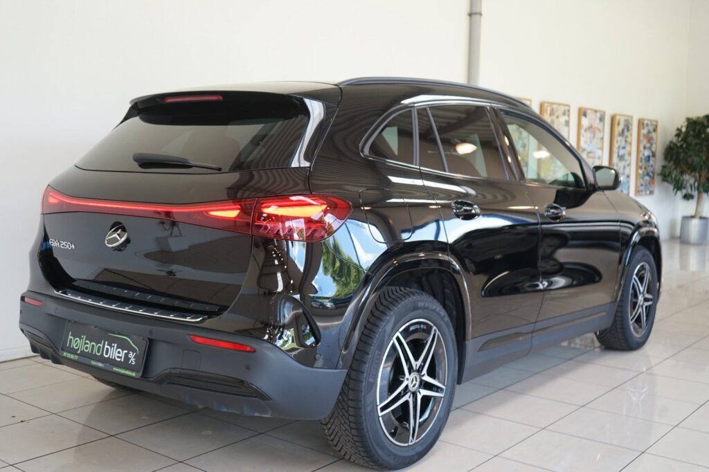 Mercedes EQA250+