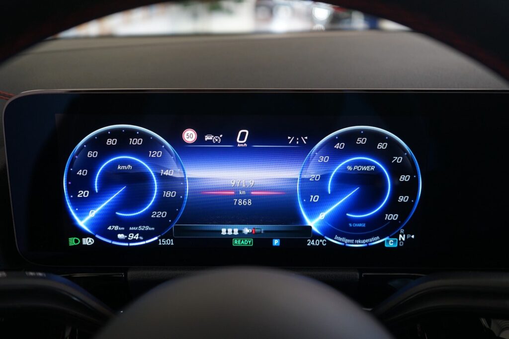 Mercedes EQA250+