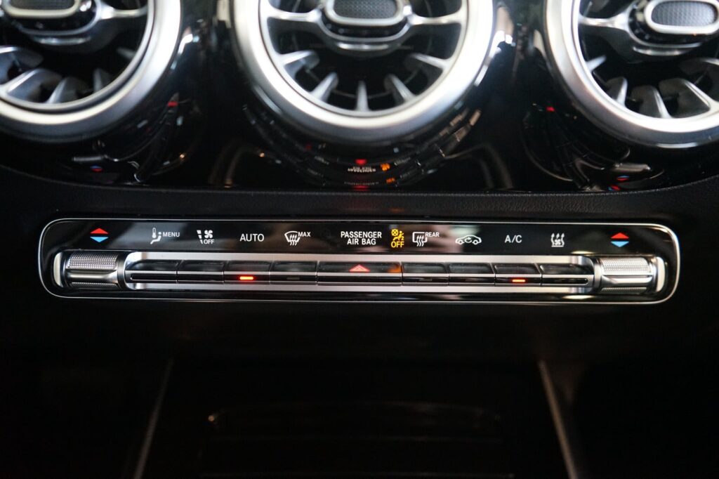Mercedes EQA250+