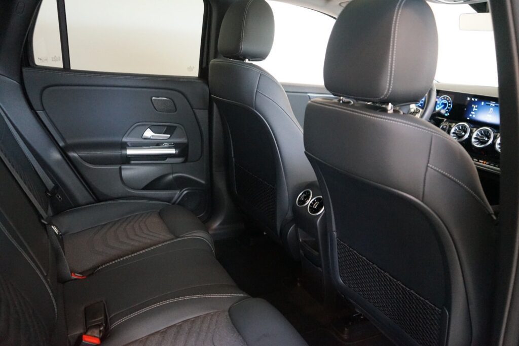 Mercedes EQA250+