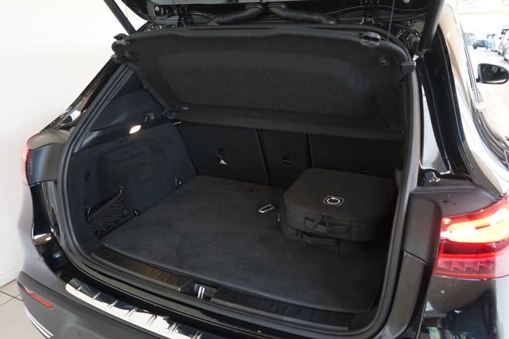 Mercedes EQA250+