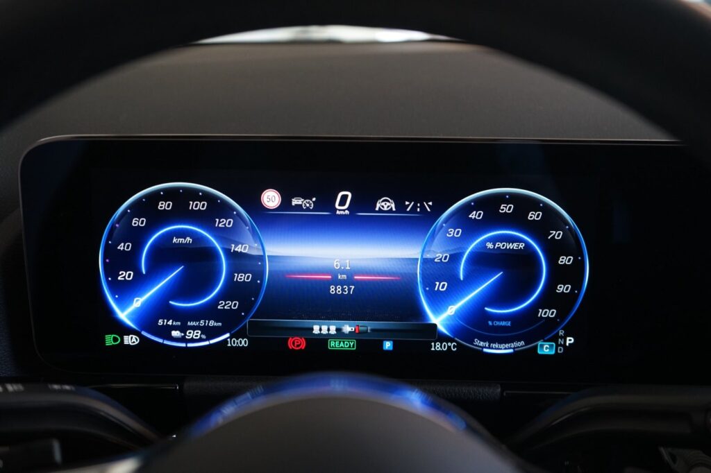 Mercedes EQA250+