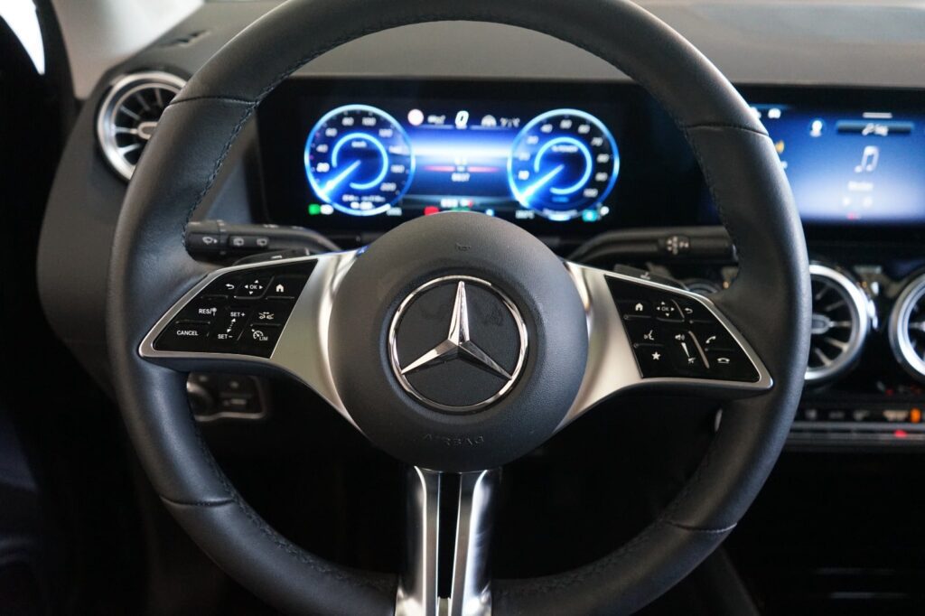 Mercedes EQA250+