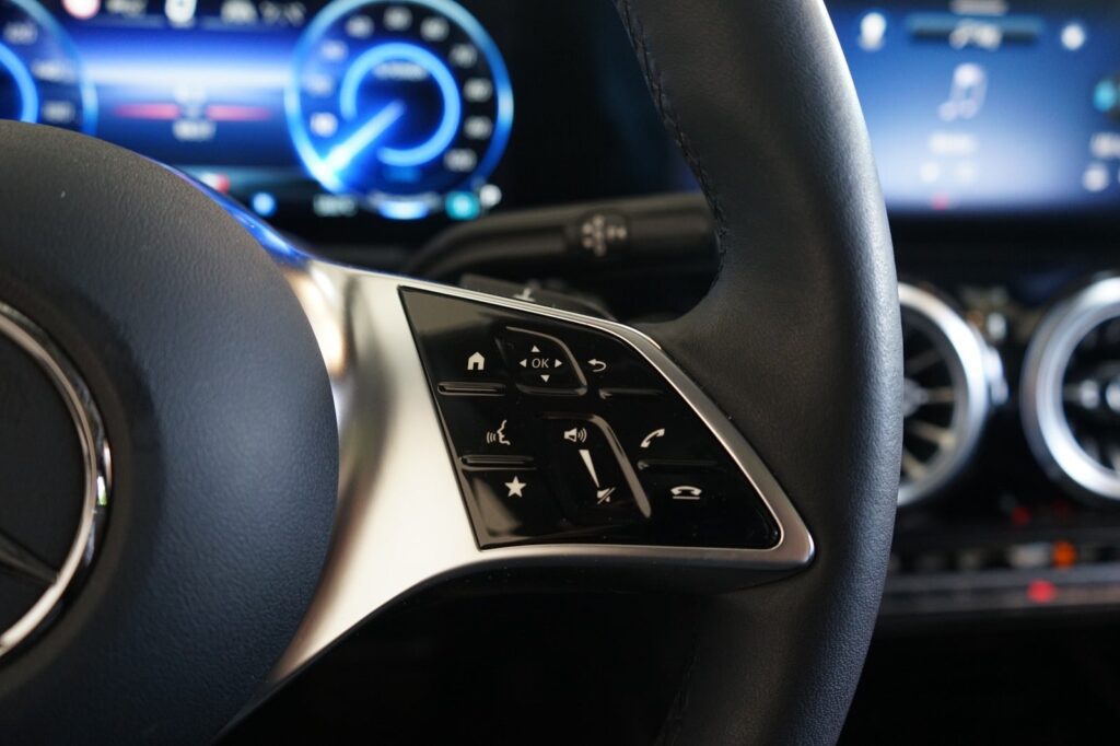 Mercedes EQA250+
