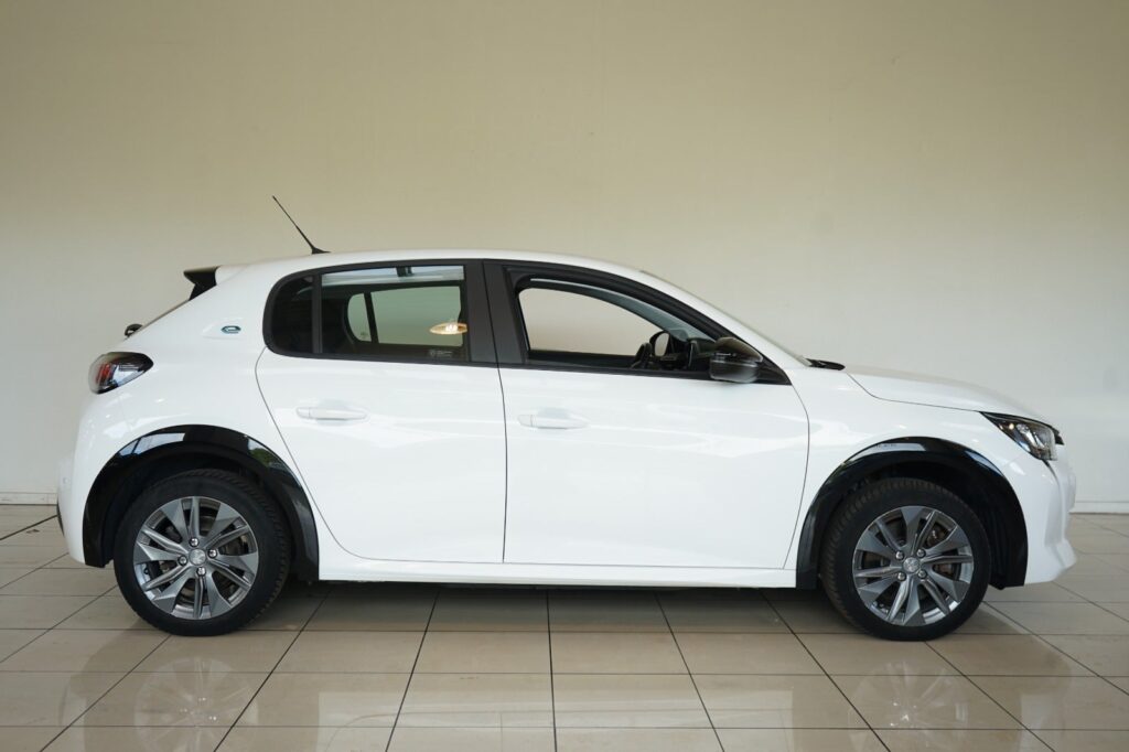 Peugeot e-208