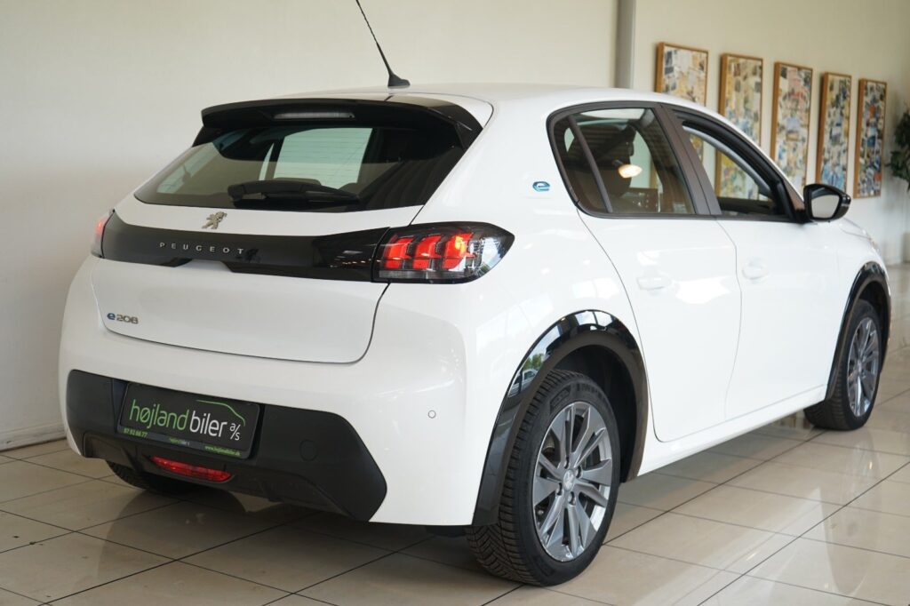 Peugeot e-208