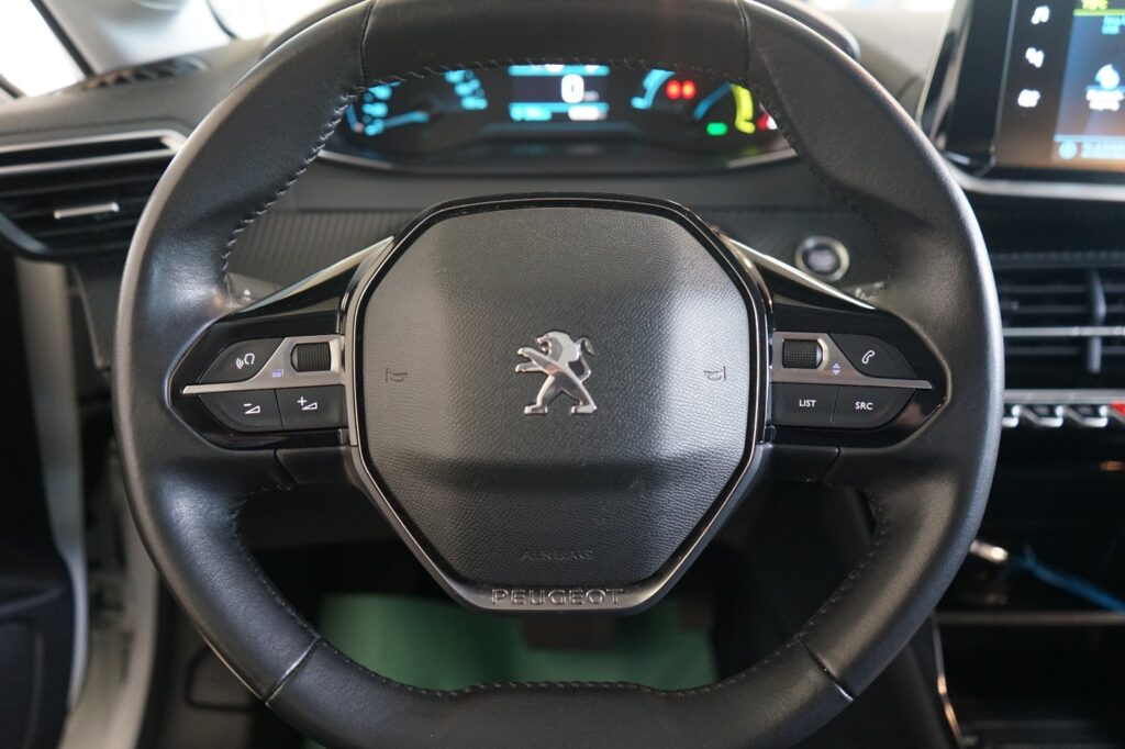Peugeot e-208
