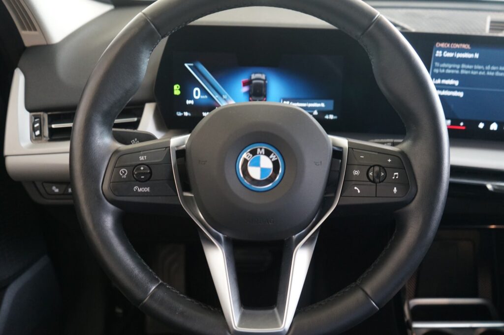BMW iX1