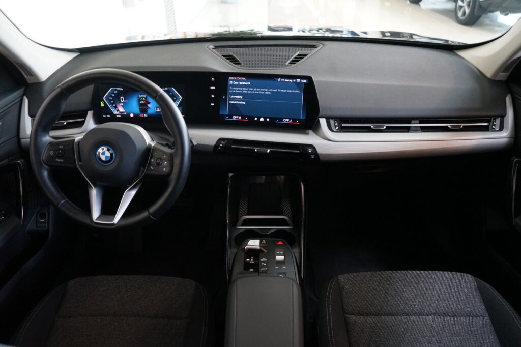 BMW iX1
