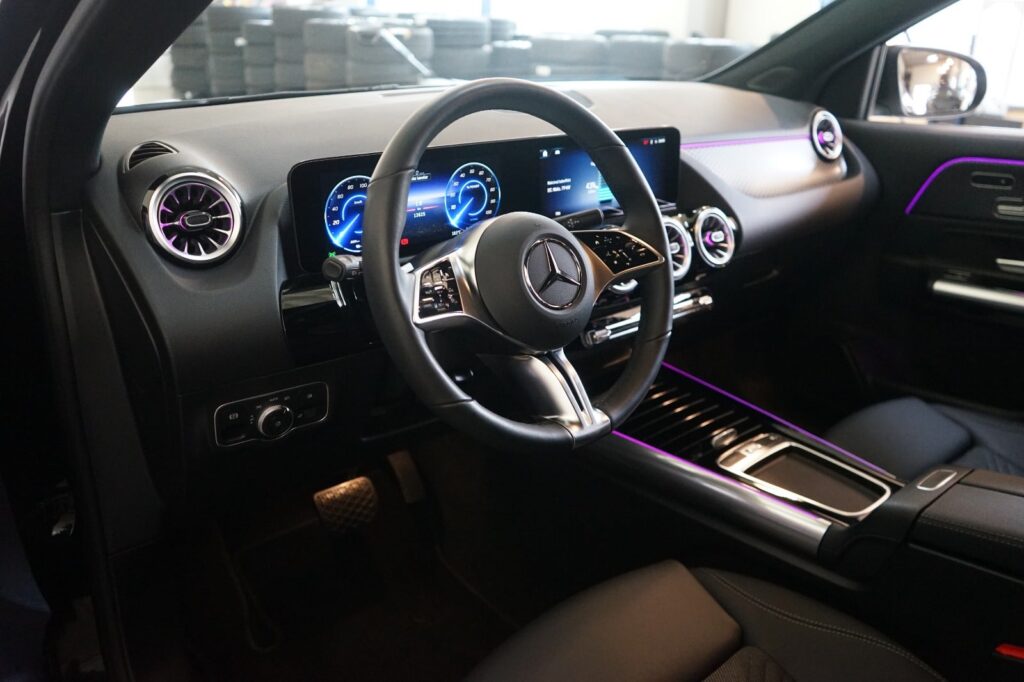 Mercedes EQA250+