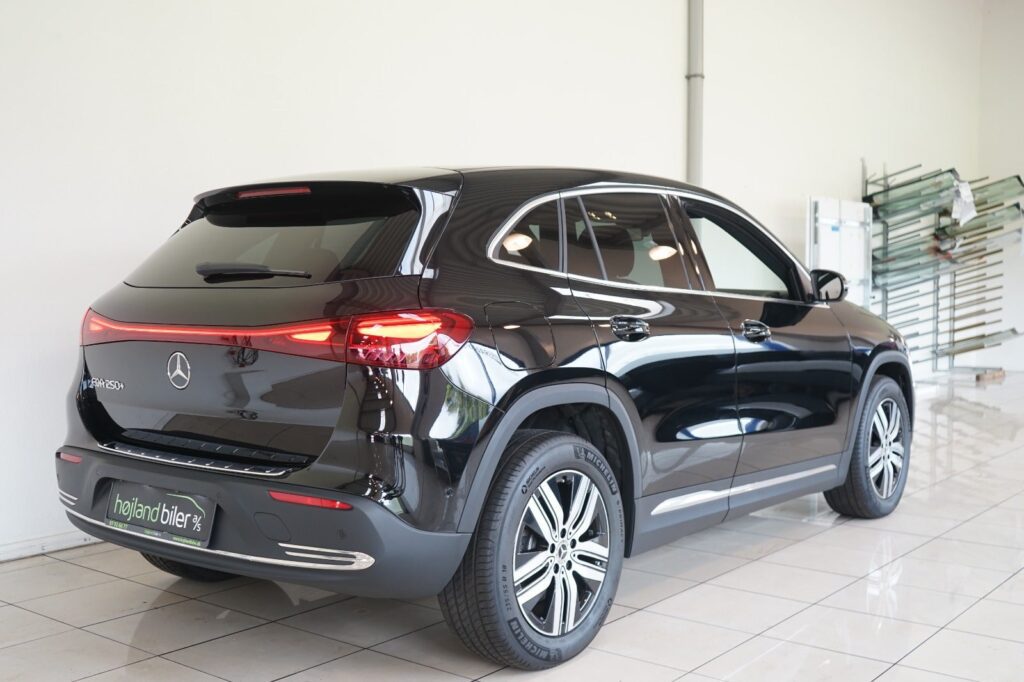 Mercedes EQA250+