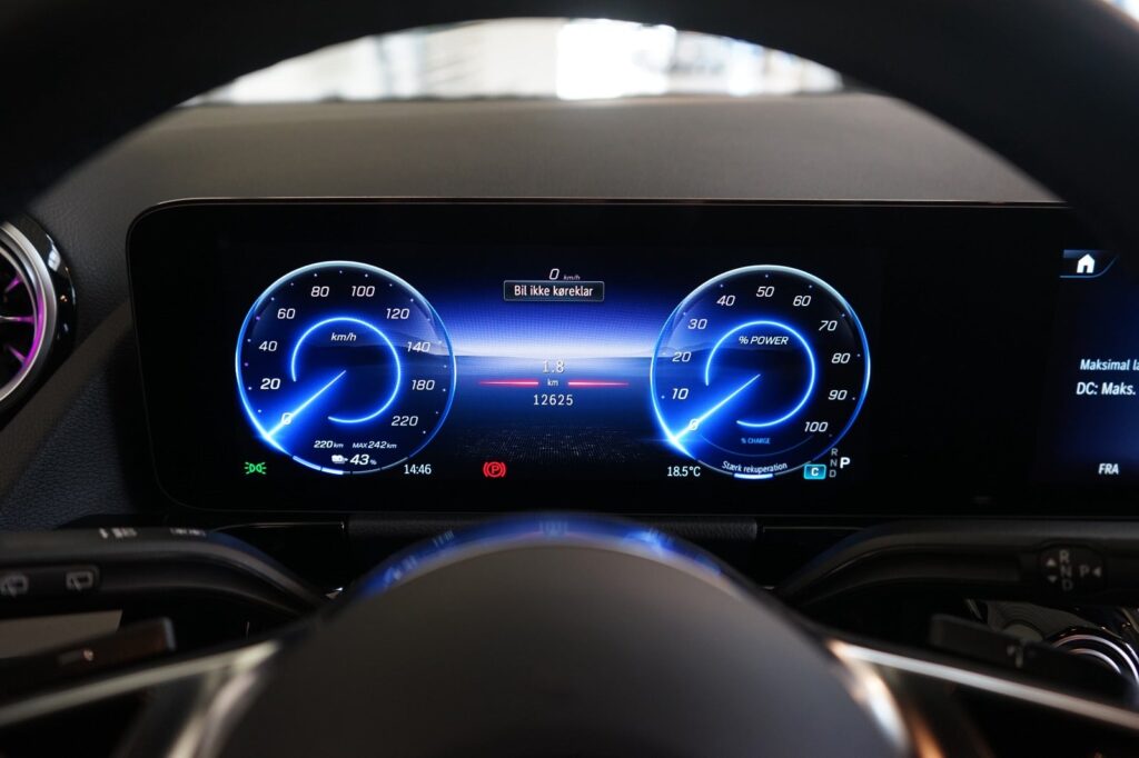 Mercedes EQA250+