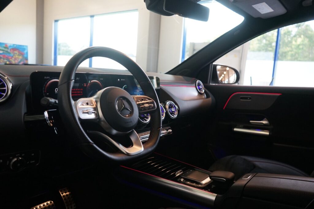 Mercedes EQA250