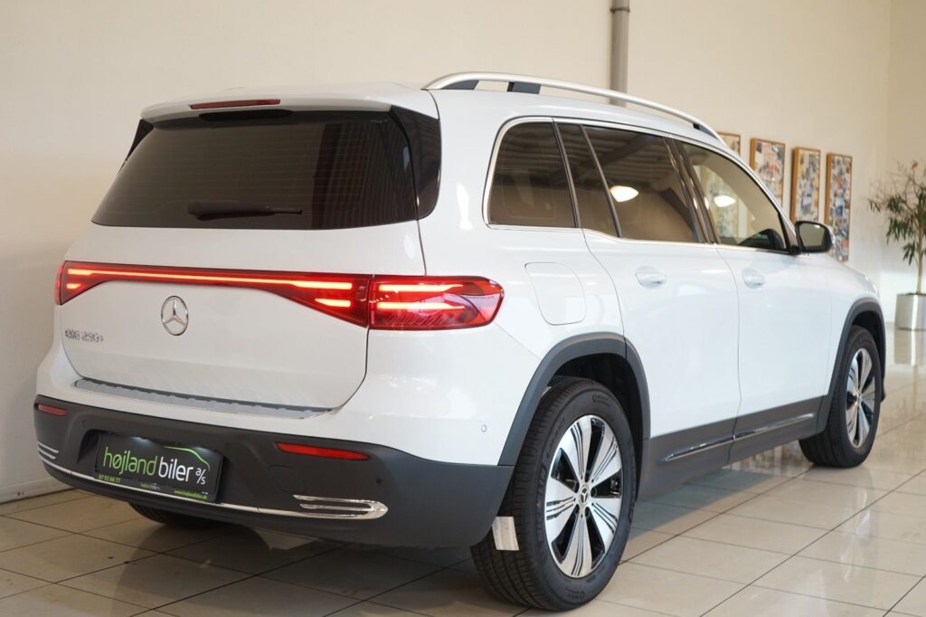 Mercedes EQB250+